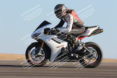 media/Nov-06-2023-Moto Forza (Mon) [[ce023d0744]]/3-Intermediate Group/Session 5 (Turn 9)/